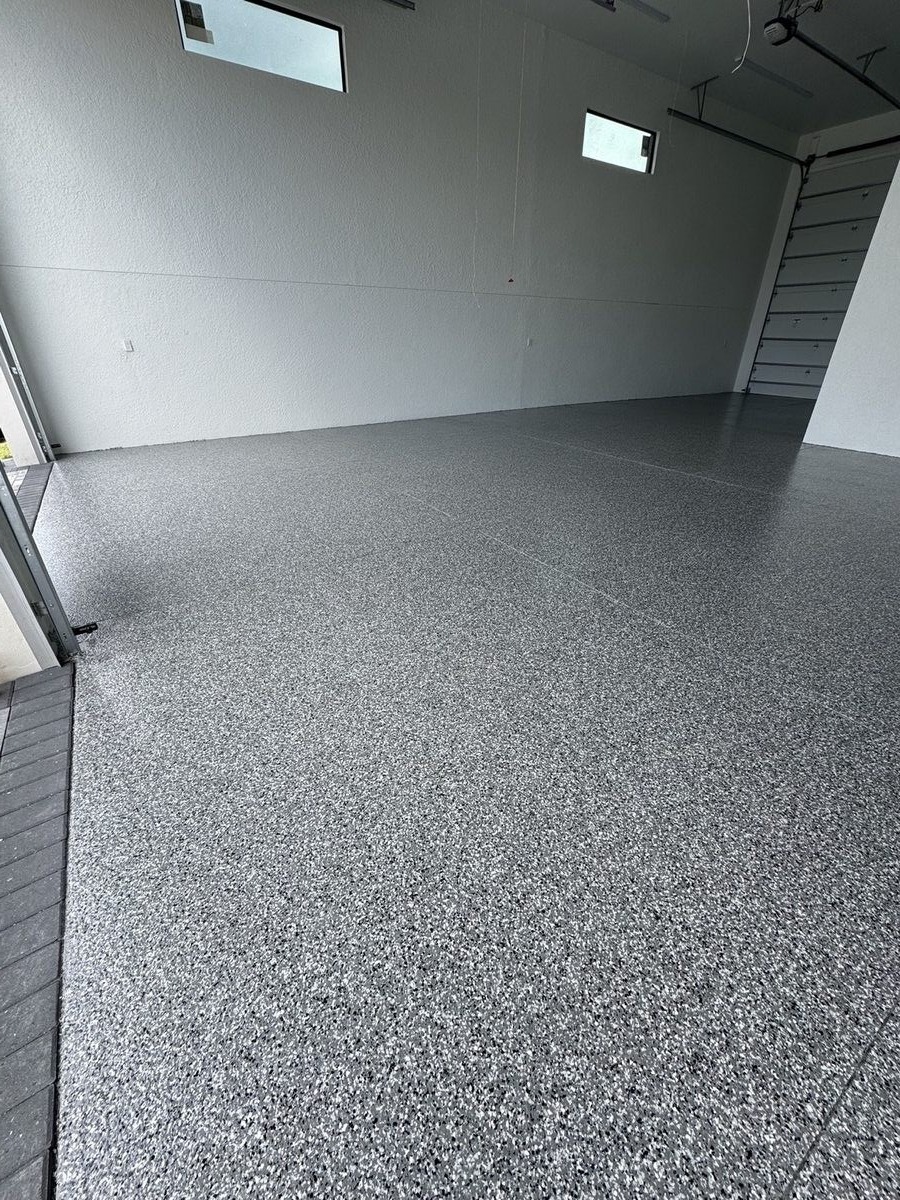 Commercial flake epoxy floor in Florida business